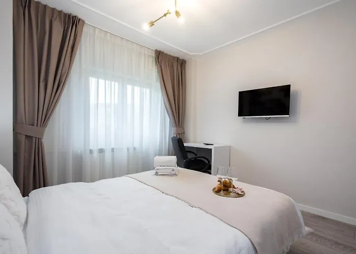 Felicity By The Park Apartman *